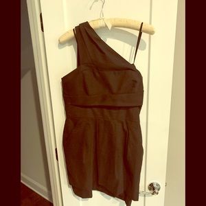Halter dress with back zipper and pockets